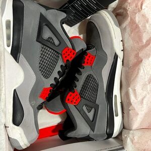 Jordan 4s